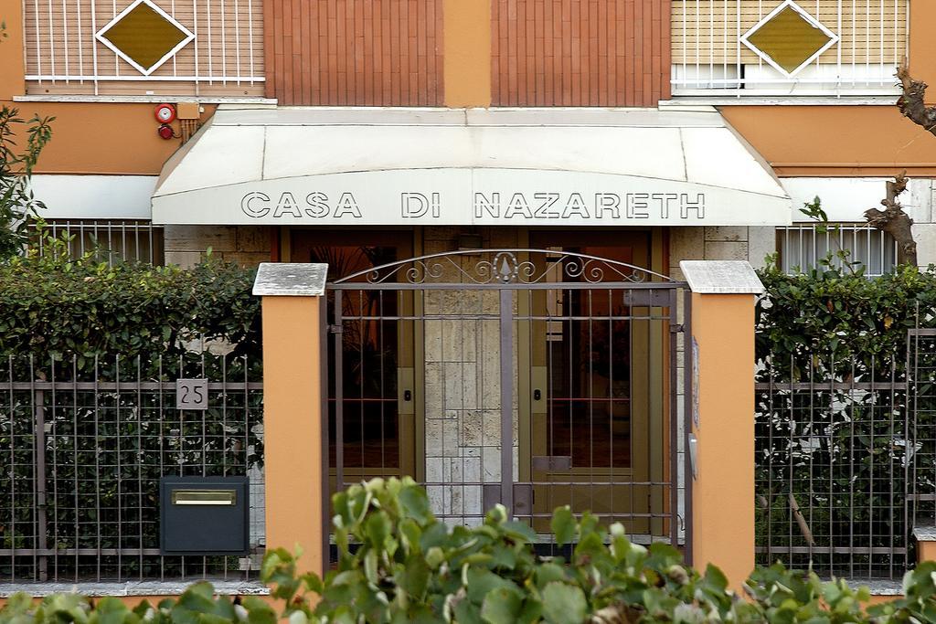 La Casa Di Nazareth Hotell Rom Exteriör bild